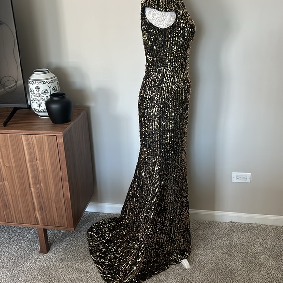 NWOT - MAC DUGGAL Metallic Cap-Sleeve Gown in Black Gold - Picture 7 of 16